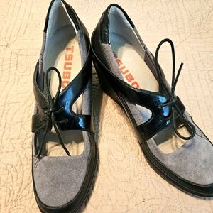 Women's size 9.5 Tsubo wedge Mary Janes